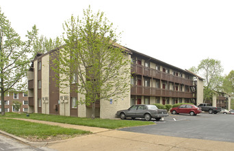 Peppertree Apartments in St. Louis, MO - Foto de edificio - Building Photo