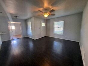 10433 Cayuga Dr in Dallas, TX - Building Photo - Building Photo
