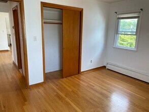 92 Darwin Ave, Unit 2 in Rutherford, NJ - Building Photo - Building Photo