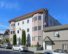 1675 E 14th Ave in Vancouver, BC - Building Photo - Building Photo