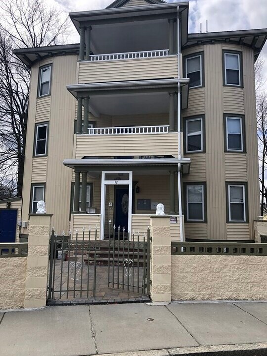17 Hiawatha Rd, Unit 1 in Boston, MA - Building Photo