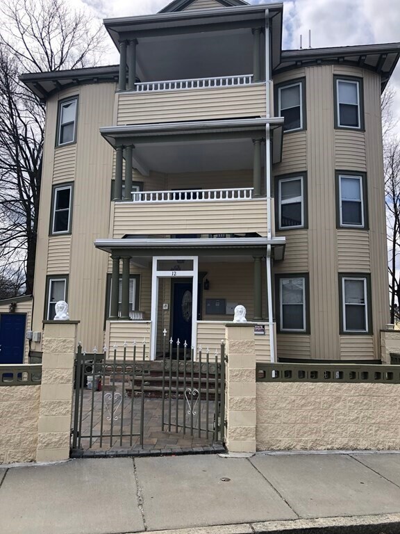 17 Hiawatha Rd, Unit 1