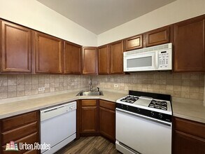 3722 N Sheffield Ave, Unit J06W in Chicago, IL - Building Photo - Building Photo