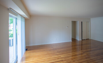 Northfield Apartments in Bethlehem, PA - Building Photo - Interior Photo