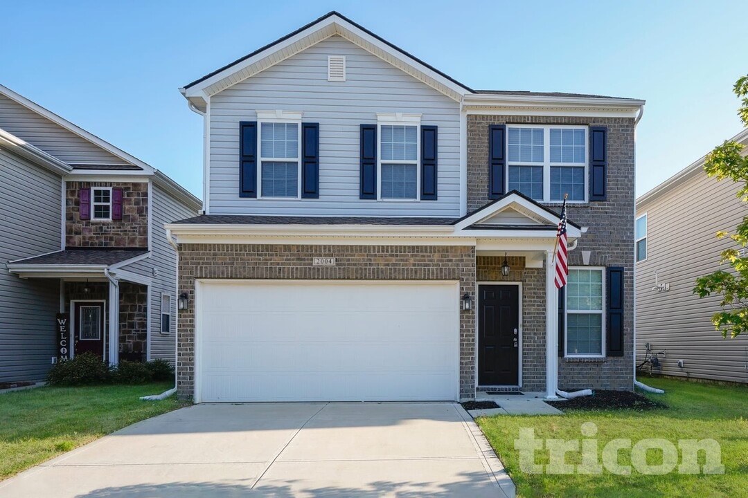 2004 Shadow Creek Blvd in Columbus, IN - Foto de edificio
