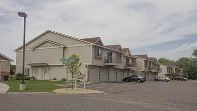 Arcade Estates West in Vadnais Heights, MN - Foto de edificio - Building Photo