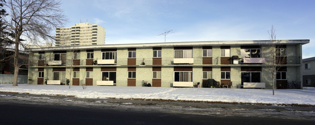 Grandel Manor in Calgary, AB - Building Photo - Building Photo