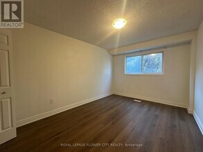 24 Peterson Ct in Brampton, ON - Building Photo - Building Photo