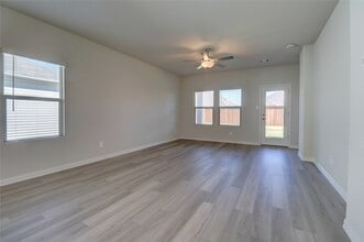 4104 Zoe Ln in Farmersville, TX - Foto de edificio - Building Photo