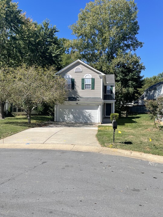 9009 Shenington Pl in Charlotte, NC - Building Photo