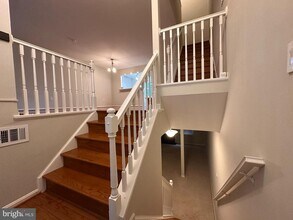 13 Carriage House Cir in Alexandria, VA - Building Photo - Building Photo