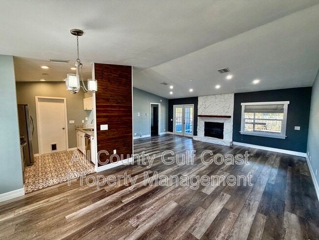 8035 56th Ct E in Palmetto, FL - Foto de edificio - Building Photo