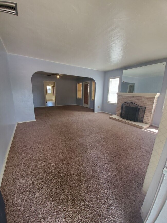 658 Washington Ave-Unit -658 Washington Avenue in Los Banos, CA - Building Photo - Building Photo