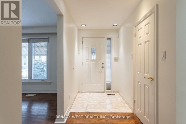 28 Paragon Rd in Toronto, ON - Building Photo - Building Photo