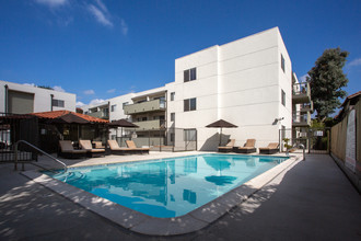 975 San Pasqual Apartments in Pasadena, CA - Building Photo - Building Photo