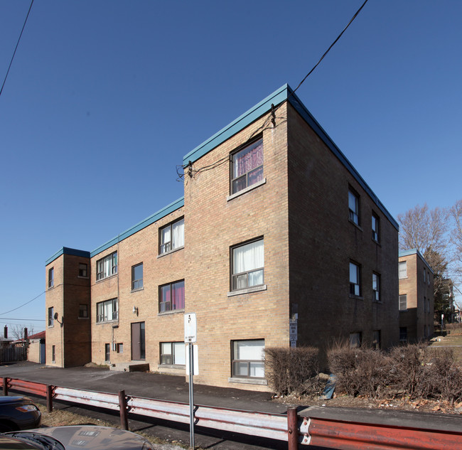 2548 Keele St in Toronto, ON - Building Photo - Building Photo