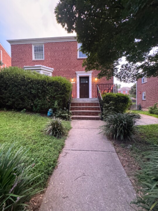2419 Chesterfield Ave in Baltimore, MD - Building Photo