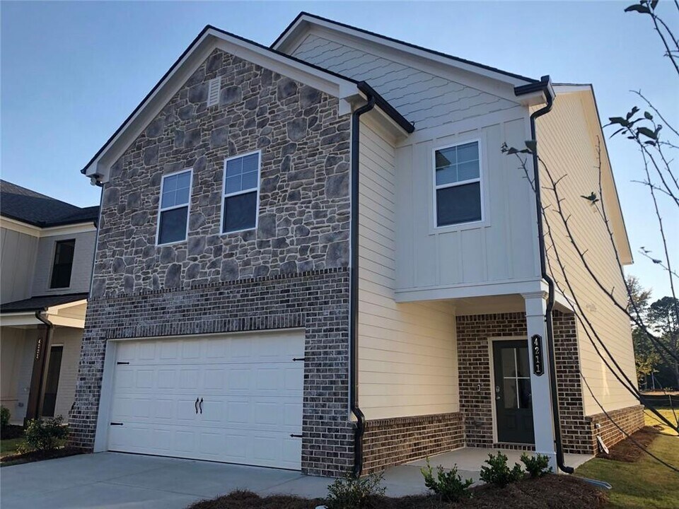 4211 Portsbrook Ave in Snellville, GA - Foto de edificio