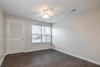 Roberts Station 55+ Community in Canton, OH - Foto de edificio - Interior Photo