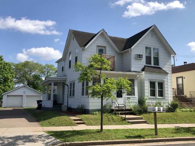 807 E Grand Ave, Unit 3 in Eau Claire, WI - Building Photo - Building Photo