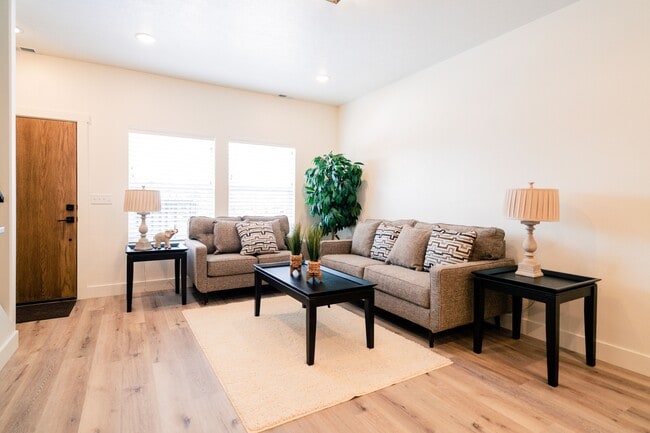 254 Spring Creek Pkwy in Providence, UT - Building Photo - Building Photo