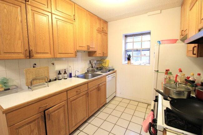 34 Lake Shore Terrace, Unit 2 in Boston, MA - Building Photo - Building Photo