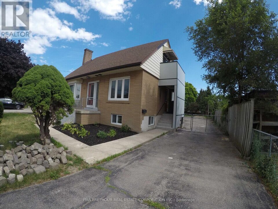 67 Cartwright Ave in Toronto, ON - Building Photo