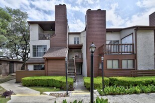 10527 Perrin Beitel in San Antonio, TX - Building Photo