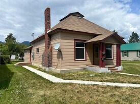 417 N 3rd St in Hamilton, MT - Building Photo