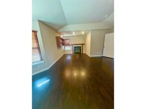 2142-2142 Sample Ave in Clovis, CA - Building Photo - Building Photo