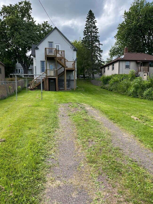 2316 W 9th St-Unit -Apt 1 in Duluth, MN - Building Photo - Building Photo