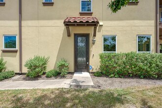 12300 Terraza Cir in Austin, TX - Building Photo - Building Photo