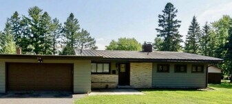 114 W Buffalo St in Duluth, MN - Building Photo