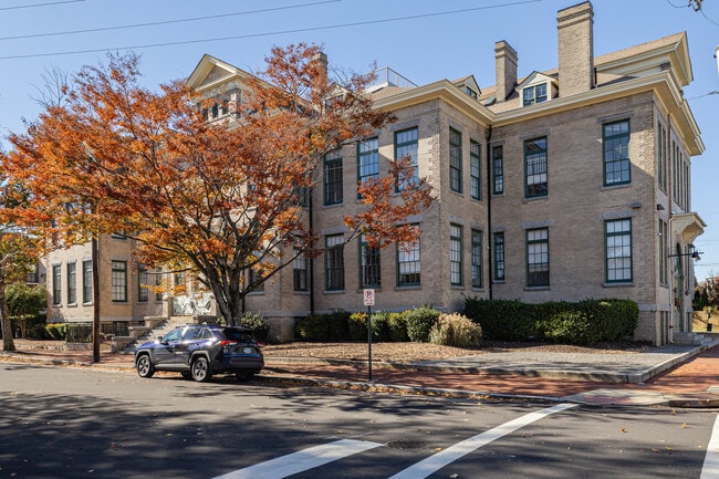 Lava Lofts in Richmond, VA - Foto de edificio - Building Photo