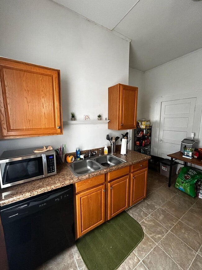 300 S Summit St in Greenville, NC - Building Photo - Building Photo