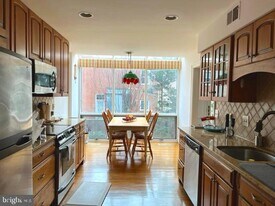 8033 Quarry Ridge Way in Bethesda, MD - Building Photo
