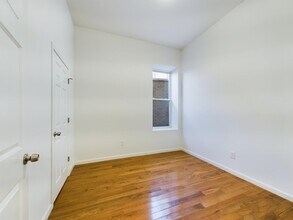 137 Monticello Ave in Jersey City, NJ - Foto de edificio - Building Photo