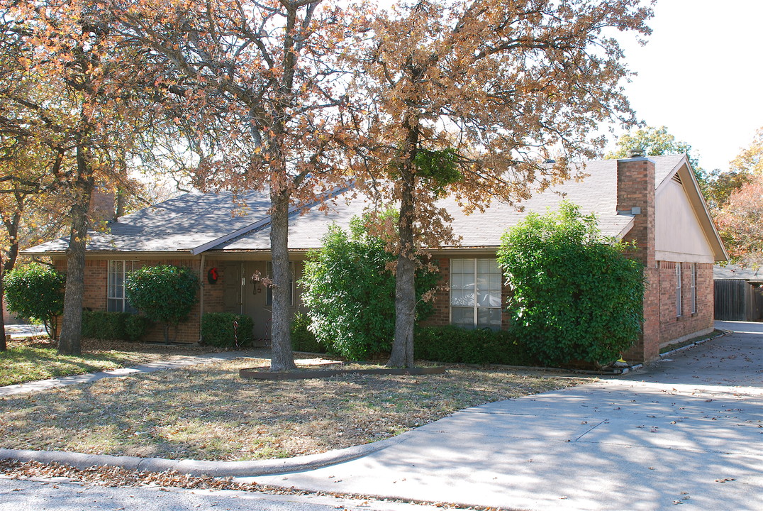 7501-7523 Hanover Ln in North Richland Hills, TX - Building Photo