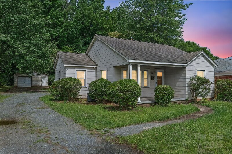 2722 Eastway Dr in Charlotte, NC - Building Photo