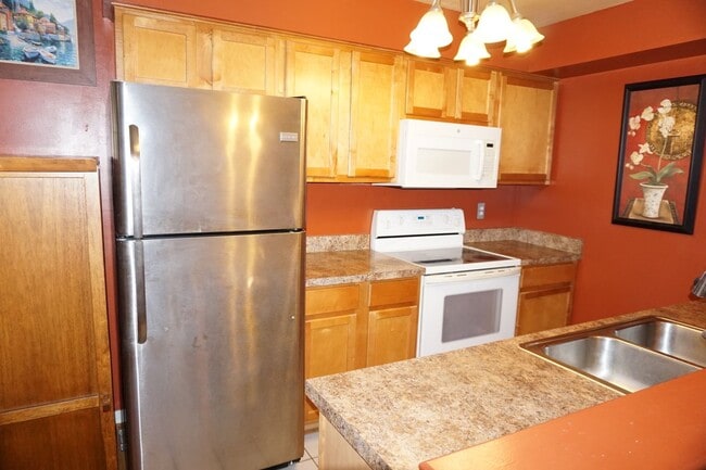 27991 Rollcrest Rd in Farmington Hills, MI - Building Photo - Building Photo