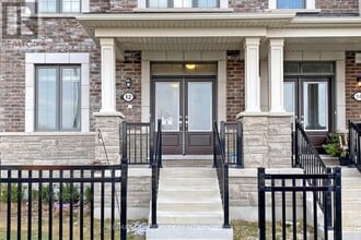12 Fiesta Way in Whitby, ON - Building Photo - Building Photo