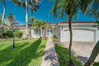 18128 SW 151st Ave in Miami, FL - Foto de edificio - Building Photo