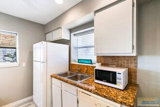 113 W Sunny Isle Dr in South Padre Island, TX - Foto de edificio - Building Photo