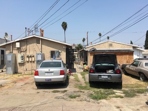 908 W 83rd St in Los Angeles, CA - Building Photo - Building Photo