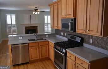 130 Adam Ridge Ln in Fayetteville, GA - Foto de edificio - Building Photo
