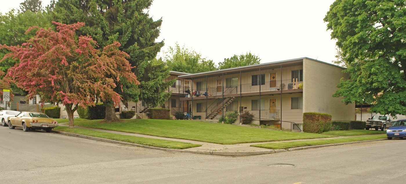 1025 E Coeur D Alene Ave in Coeur d'Alene, ID - Building Photo