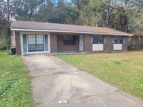 2907 W Park Dr in Gautier, MS - Building Photo - Building Photo