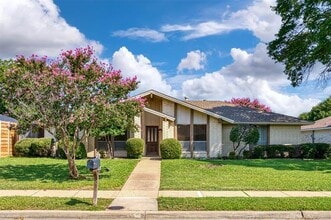 2121 Stone Creek Dr in Plano, TX - Building Photo - Building Photo