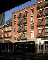 115 South St in New York, NY - Building Photo