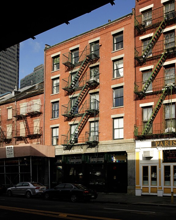 115 South St in New York, NY - Building Photo